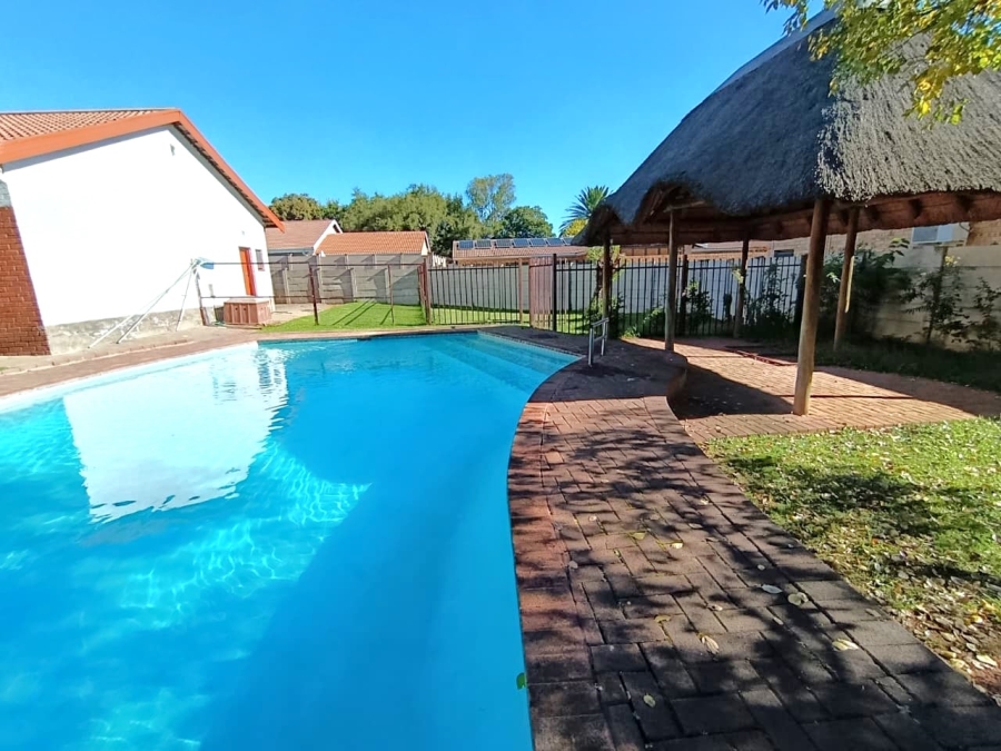 4 Bedroom Property for Sale in Langenhovenpark Free State